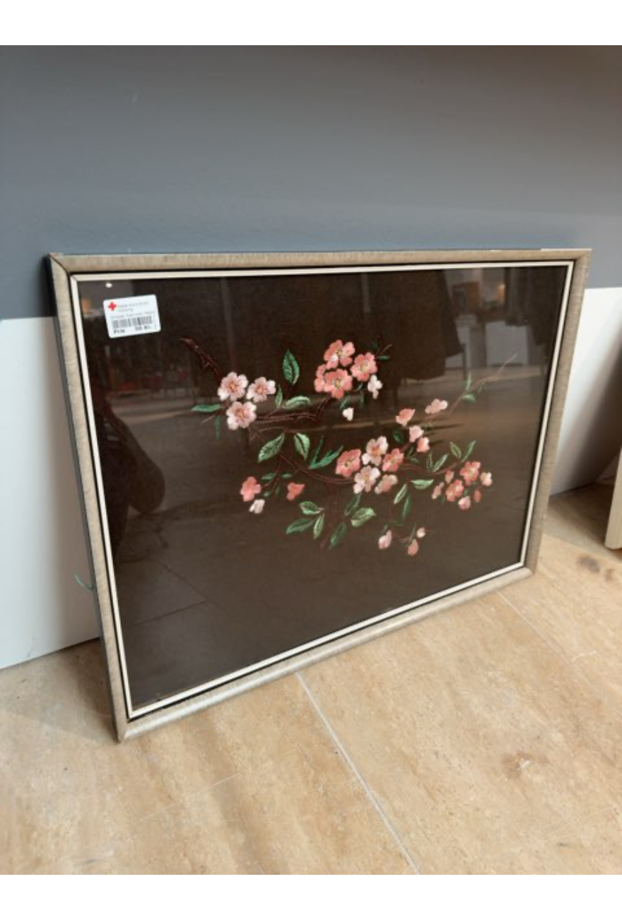 Billede med broderet blomster